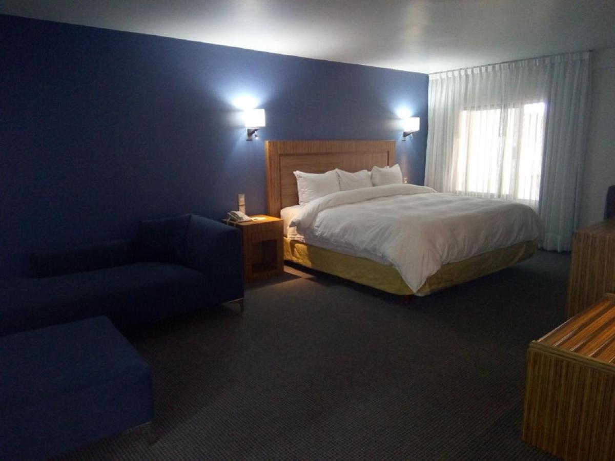 Radisson Hotel & Convention Center 톨루카 외부 사진