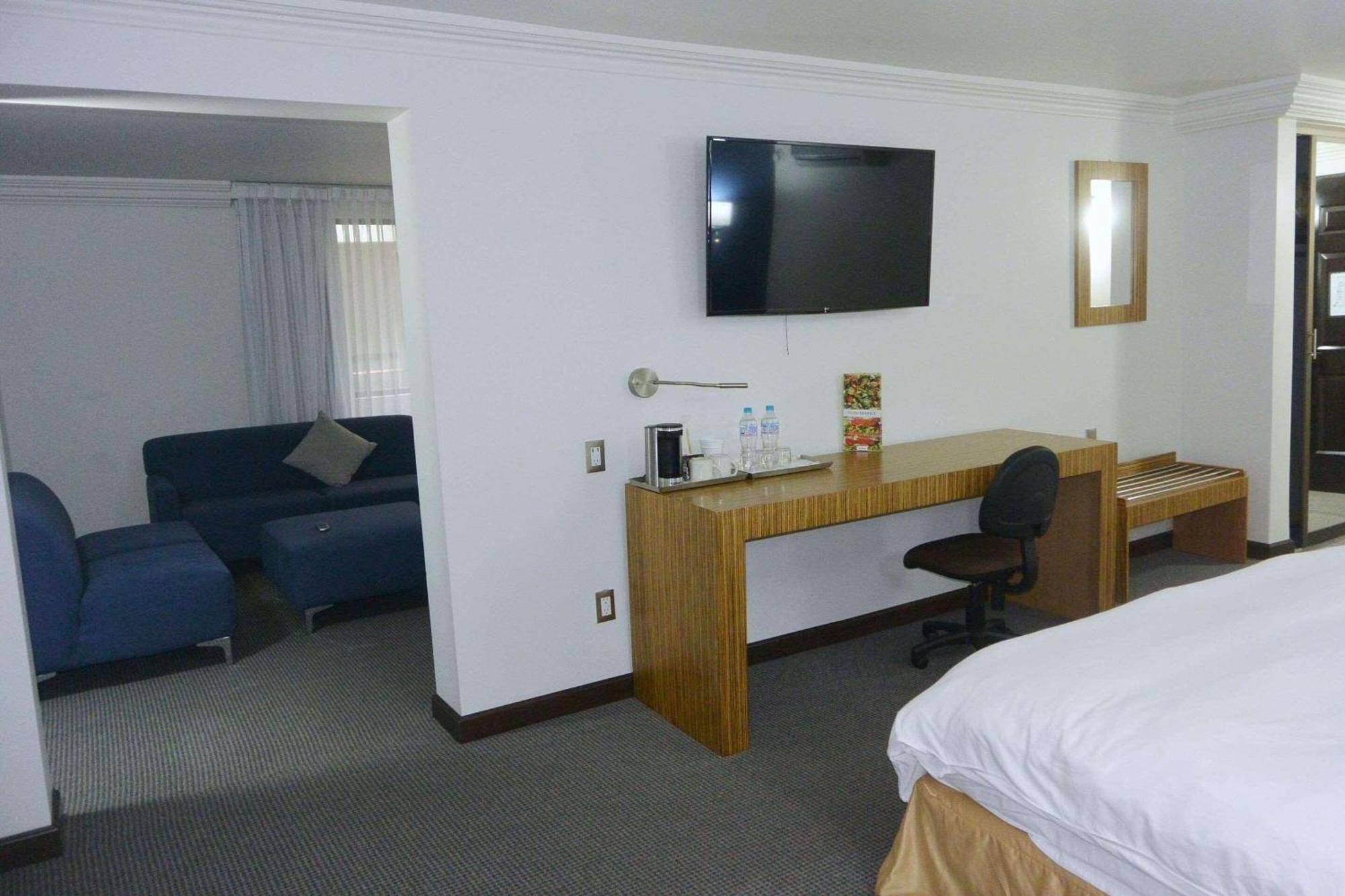 Radisson Hotel & Convention Center 톨루카 외부 사진