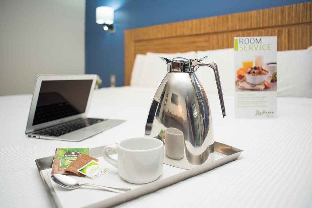 Radisson Hotel & Convention Center 톨루카 외부 사진