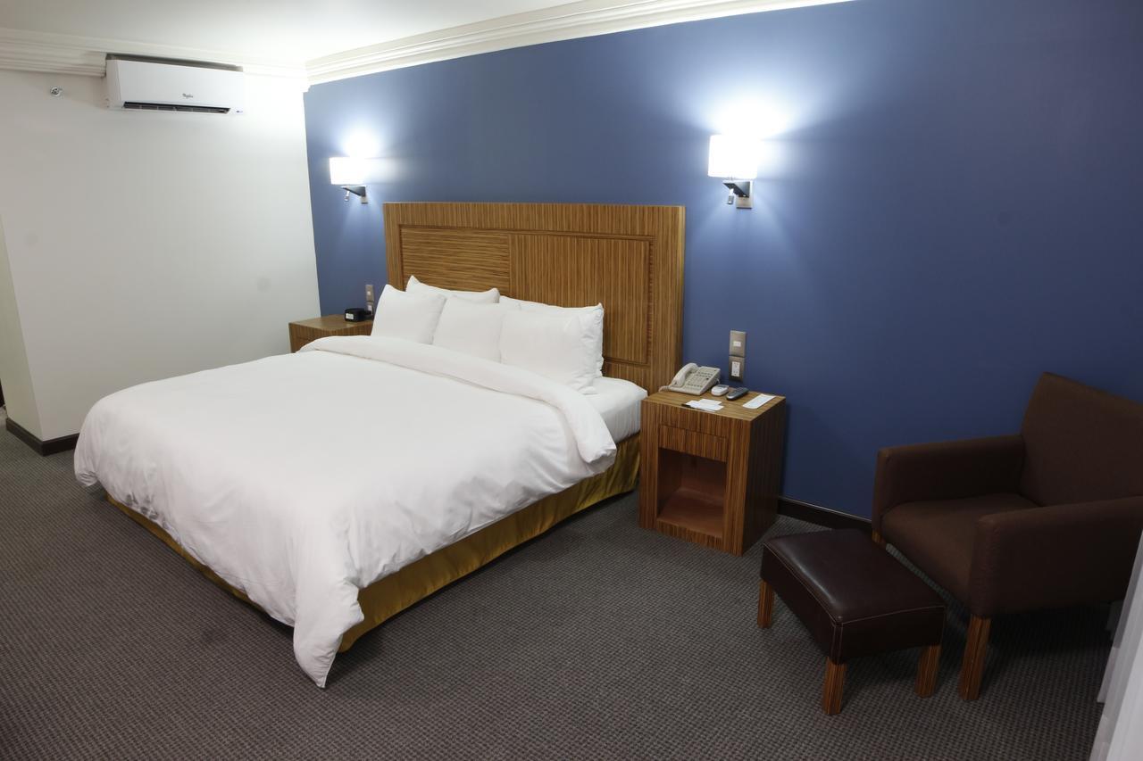 Radisson Hotel & Convention Center 톨루카 외부 사진