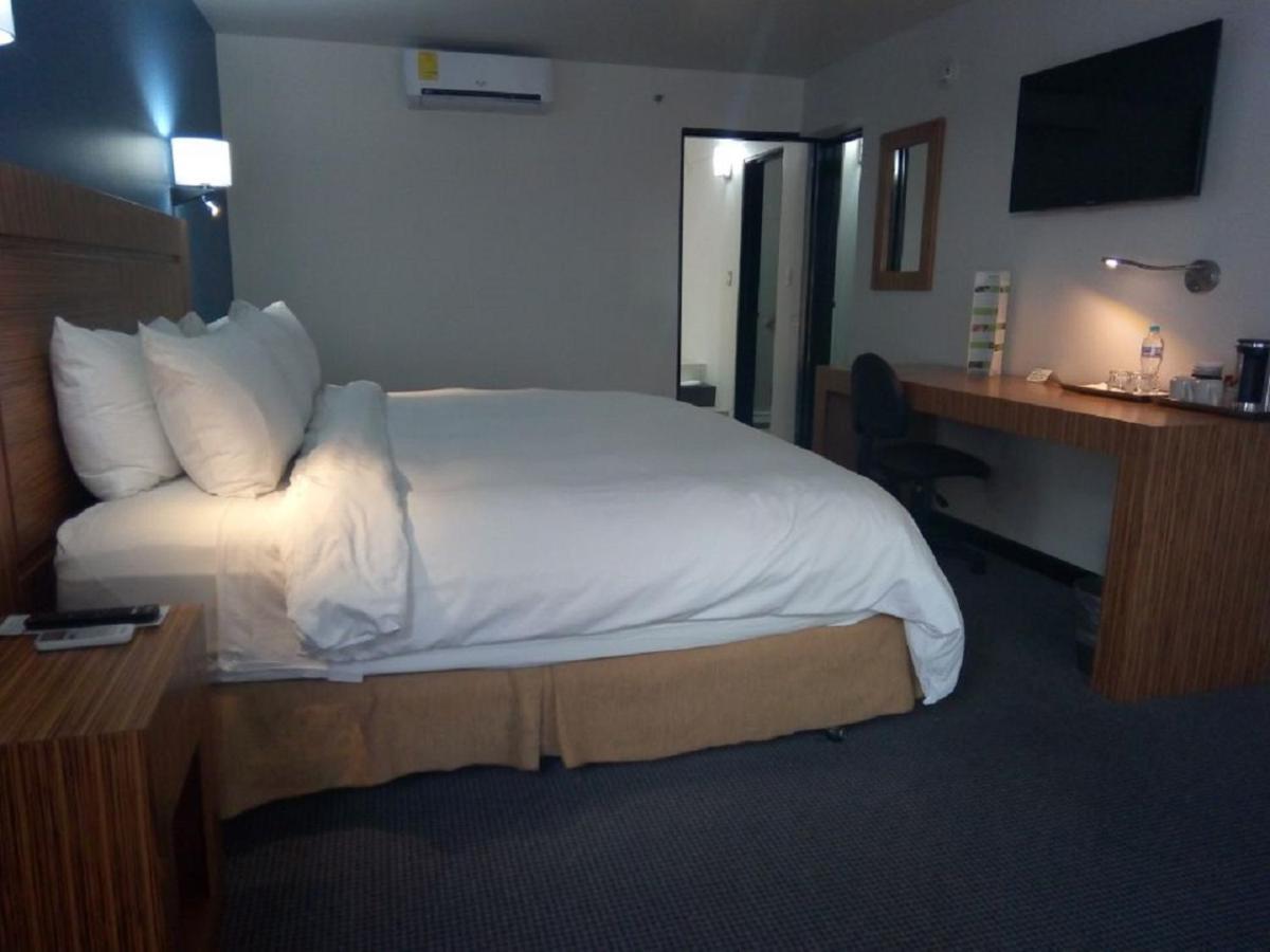 Radisson Hotel & Convention Center 톨루카 외부 사진